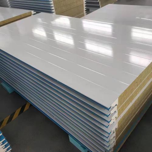 聚氨酯封邊巖棉瓦楞夾芯板 高效保溫與安全防火的完美結合