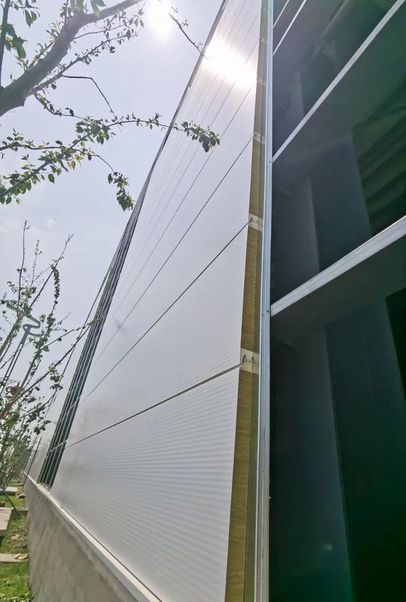 聚氨酯封邊巖棉夾芯板 美觀隱釘設計與立體壓筋技術