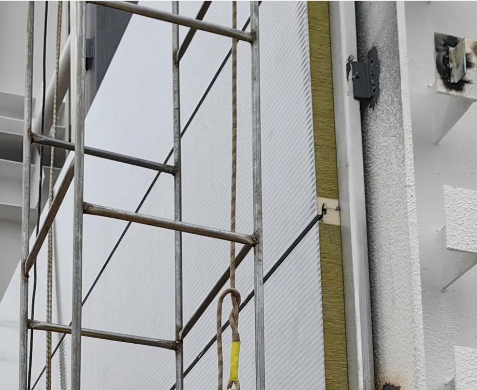 新泉汽車廠房外墻材料解析 聚氨酯封邊巖棉夾芯板與承插式巖棉夾芯板的優(yōu)勢與應(yīng)用