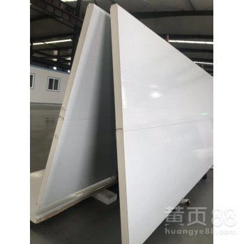 聚氨酯夾芯板 高效節(jié)能的彩鋼凈化板解決方案